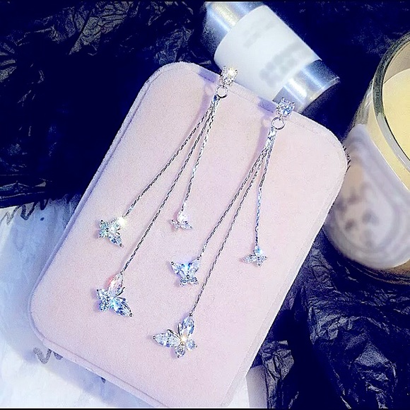 💎 🎉 July 1st Host Pick🎉 New Simulated💎Crystal Sterling Silver🦋Earrings - Picture 3 of 6